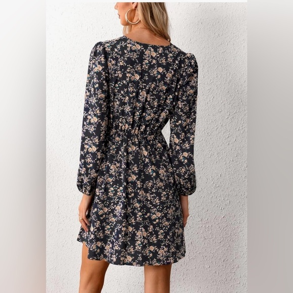 CUPSHE Women Floral V Neck Long Sleeve Elastic Waist Flowy Mini Dress Size Small - Picture 2 of 6